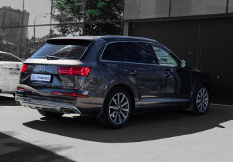 Подержанный автомобиль Audi Q7 2016 года (4 фото)