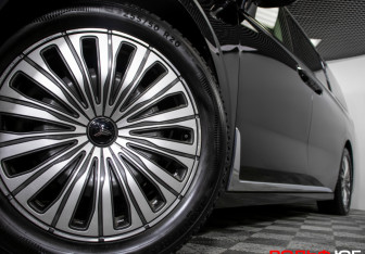 Подержанный автомобиль Voyah Dream 2023 года (37 фото)