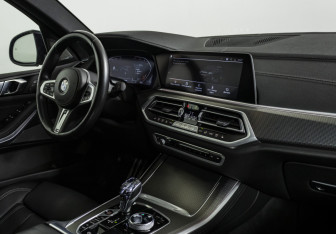 Подержанный автомобиль BMW X5 2022 года (9 фото)