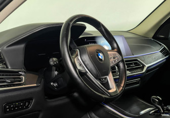 Подержанный автомобиль BMW X7 2019 года (12 фото)
