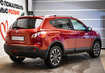 Подержанный автомобиль Nissan Qashqai 2010 года (4 фото)