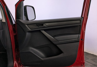 Подержанный автомобиль Volkswagen Caddy Compactvan 2019 года (24 фото)