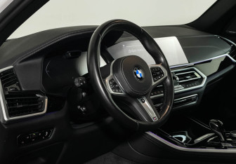 Подержанный автомобиль BMW X5 2021 года (10 фото)