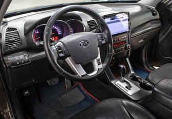 Подержанный автомобиль Kia Sorento 2012 года (16 фото)