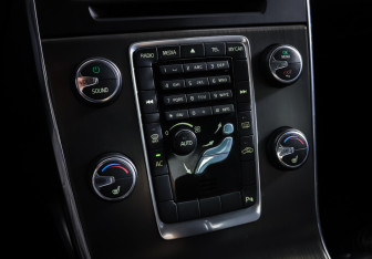 Подержанный автомобиль Volvo S60 2012 года (19 фото)