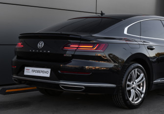 Подержанный автомобиль Volkswagen Arteon 2018 года (24 фото)