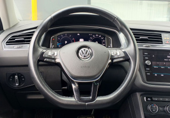 Подержанный автомобиль Volkswagen Tiguan 2020 года (15 фото)