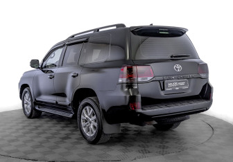 Подержанный автомобиль Toyota Land Cruiser Suv 2019 года (7 фото)
