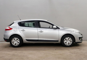 Подержанный автомобиль Renault Megane Hatchback 2012 года (5 фото)