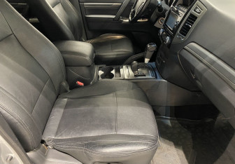 Подержанный автомобиль Mitsubishi Pajero 2014 года (9 фото)