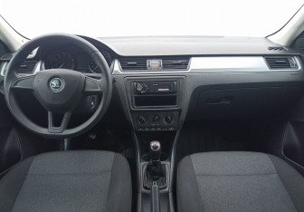 Подержанный автомобиль Skoda Rapid Liftback 2016 года (12 фото)