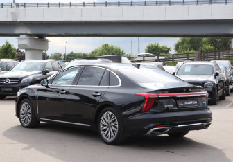 Подержанный автомобиль Hongqi H5 2024 года (7 фото)
