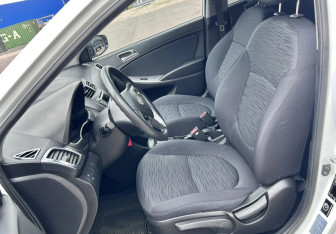Подержанный автомобиль Hyundai Solaris Sedan 2014 года (9 фото)