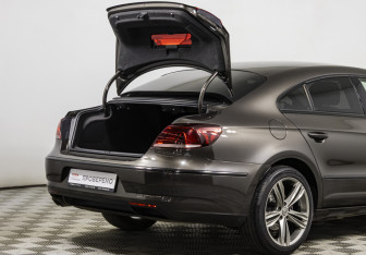 Подержанный автомобиль Volkswagen Passat CC 2013 года (18 фото)