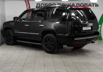 Подержанный автомобиль Cadillac Escalade Suv 2008 года (6 фото)