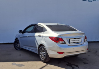 Подержанный автомобиль Hyundai Solaris Sedan 2011 года (7 фото)