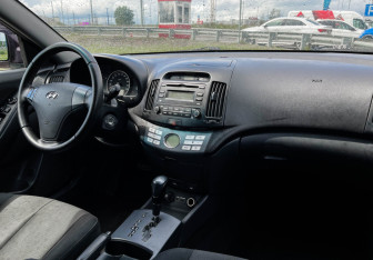 Подержанный автомобиль Hyundai Elantra Sedan 2009 года (9 фото)