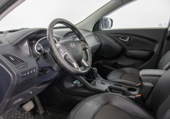 Подержанный автомобиль Hyundai ix35 2015 года (10 фото)