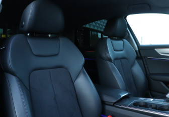 Подержанный автомобиль Audi A6 Sedan 2021 года (14 фото)