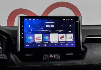 Подержанный автомобиль Toyota RAV4 2019 года (13 фото)