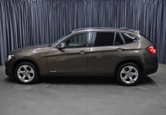 Подержанный автомобиль BMW X1 2013 года (8 фото)