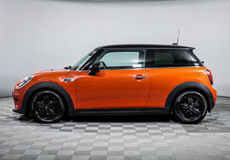 Подержанный автомобиль MINI Hatch 2018 года (8 фото)