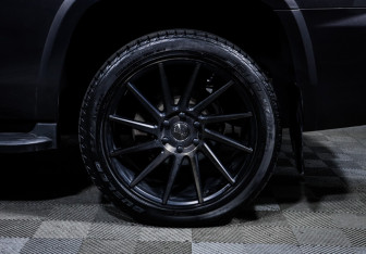 Подержанный автомобиль Chevrolet Tahoe 2016 года (10 фото)