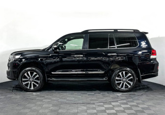 Подержанный автомобиль Toyota Land Cruiser Suv 2019 года (8 фото)