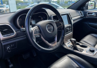 Подержанный автомобиль Jeep Grand Cherokee 2016 года (13 фото)