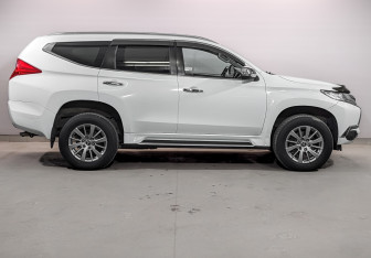 Подержанный автомобиль Mitsubishi Pajero Sport 2018 года (4 фото)