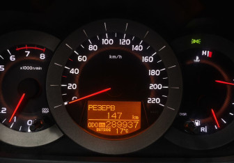 Подержанный автомобиль Toyota RAV4 2006 года (15 фото)