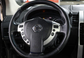Подержанный автомобиль Nissan X-Trail 2011 года (17 фото)