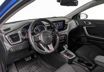Подержанный автомобиль Kia Ceed Hatchback 2020 года (15 фото)