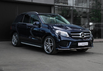 Подержанный автомобиль Mercedes-Benz GLE 2016 года (3 фото)