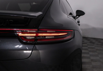 Подержанный автомобиль Porsche Panamera Wagon 2017 года (37 фото)