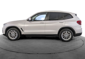 Подержанный автомобиль BMW X3 2021 года (8 фото)
