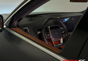 Подержанный автомобиль LiXiang L7 2023 года (18 фото)