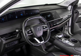 Подержанный автомобиль Changan UNI-K 2023 года (10 фото)