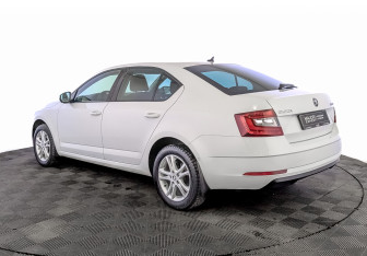 Подержанный автомобиль Skoda Octavia Liftback 2019 года (7 фото)