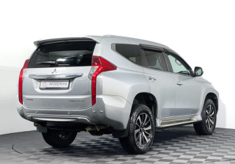 Подержанный автомобиль Mitsubishi Pajero Sport 2018 года (5 фото)