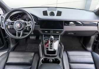 Подержанный автомобиль Porsche Cayenne 2018 года (13 фото)