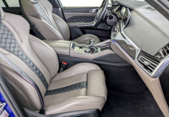 Подержанный автомобиль BMW X5 M 2020 года (25 фото)