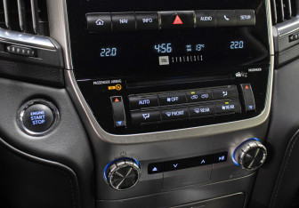 Подержанный автомобиль Toyota Land Cruiser Suv 2021 года (18 фото)