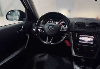 Подержанный автомобиль Skoda Yeti 2016 года (12 фото)
