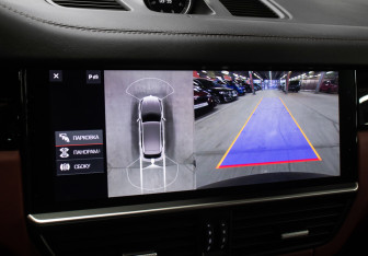 Подержанный автомобиль Porsche Cayenne 2018 года (25 фото)