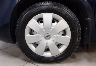 Подержанный автомобиль Nissan Note 2008 года (9 фото)