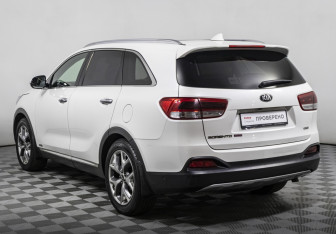 Подержанный автомобиль Kia Sorento 2017 года (7 фото)