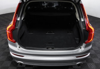 Подержанный автомобиль Volvo XC90 2019 года (10 фото)