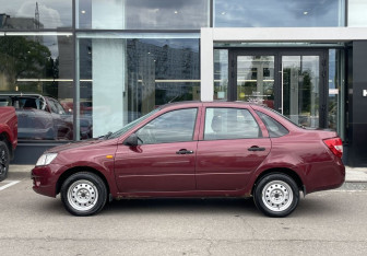 Подержанный автомобиль LADA (ВАЗ) Granta Sedan 2013 года (8 фото)
