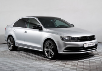 Подержанный автомобиль Volkswagen Jetta Sedan 2015 года (3 фото)